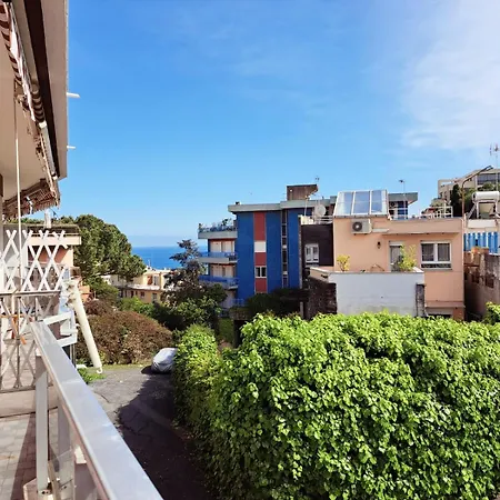 Casa Egle By Quokka 360 - With Garden & Parking Above Σαν Ρέμο